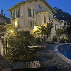 hotel-de-charme-villa-roseraie.fr-provencehotel.com/
